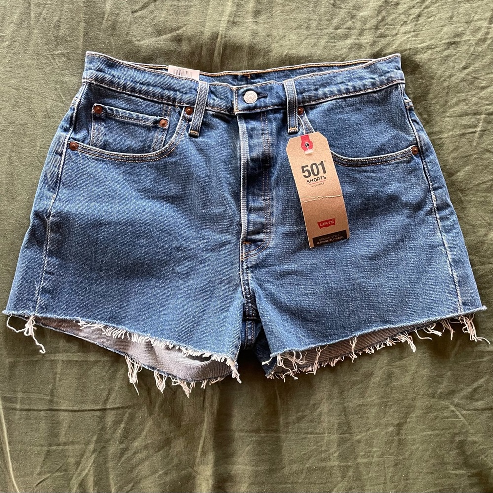 NWT Levi’s 501 High Rise Short, Size 10 / 30
